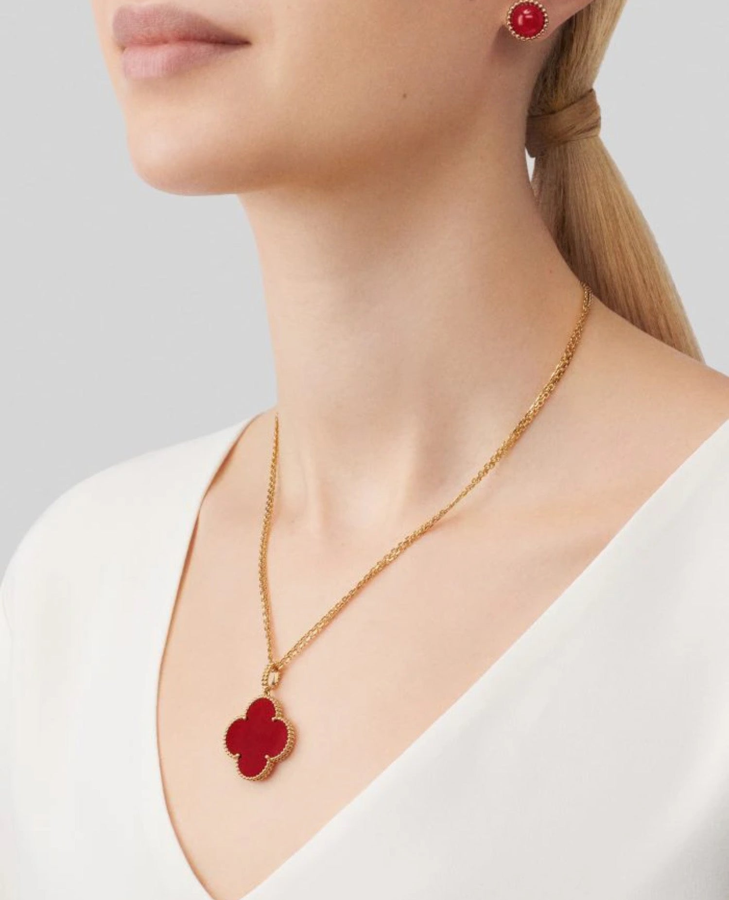 VCF Magic Alhambra long necklace, 1 motif, yellow gold, Carnelian