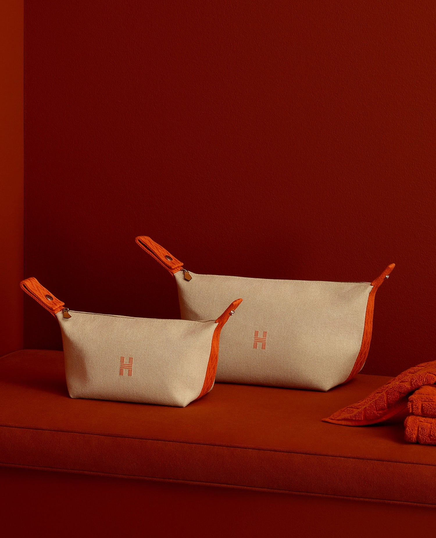 HMS Bride-a-Brac case, Small Model, Beige / Orange - HMS Image