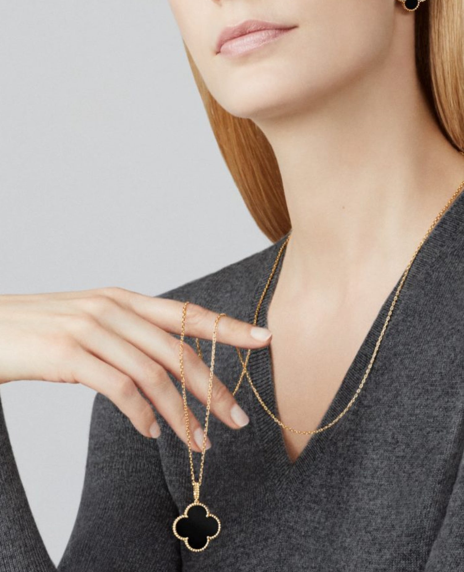 VCF Magic Alhambra long necklace, 1 motif, yellow gold, Onyx