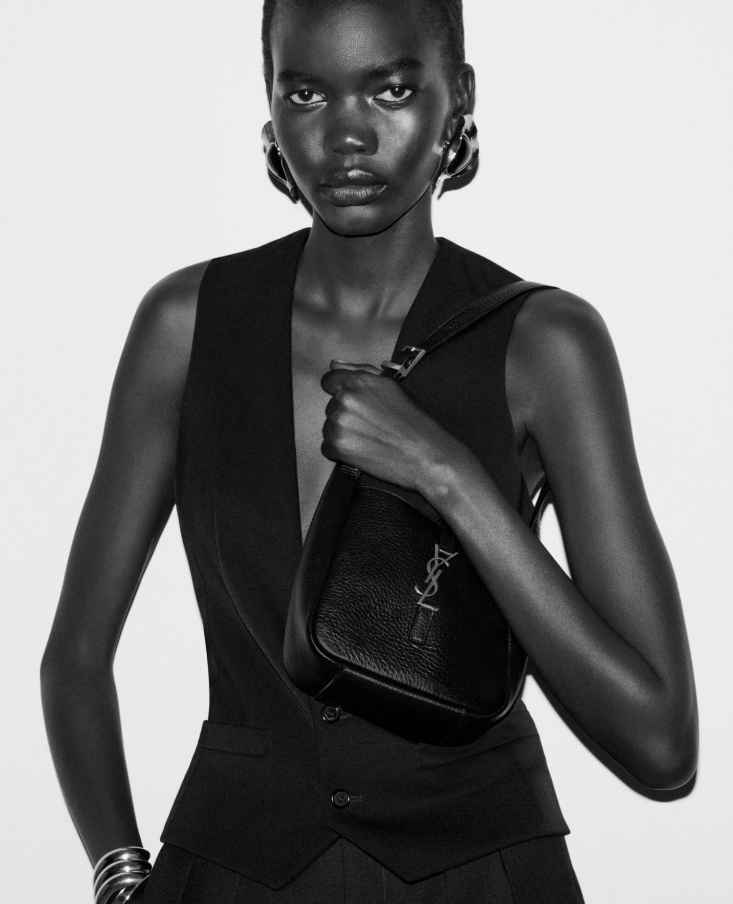 STL Le 5 À 7 Supple Baby In Grained Leather