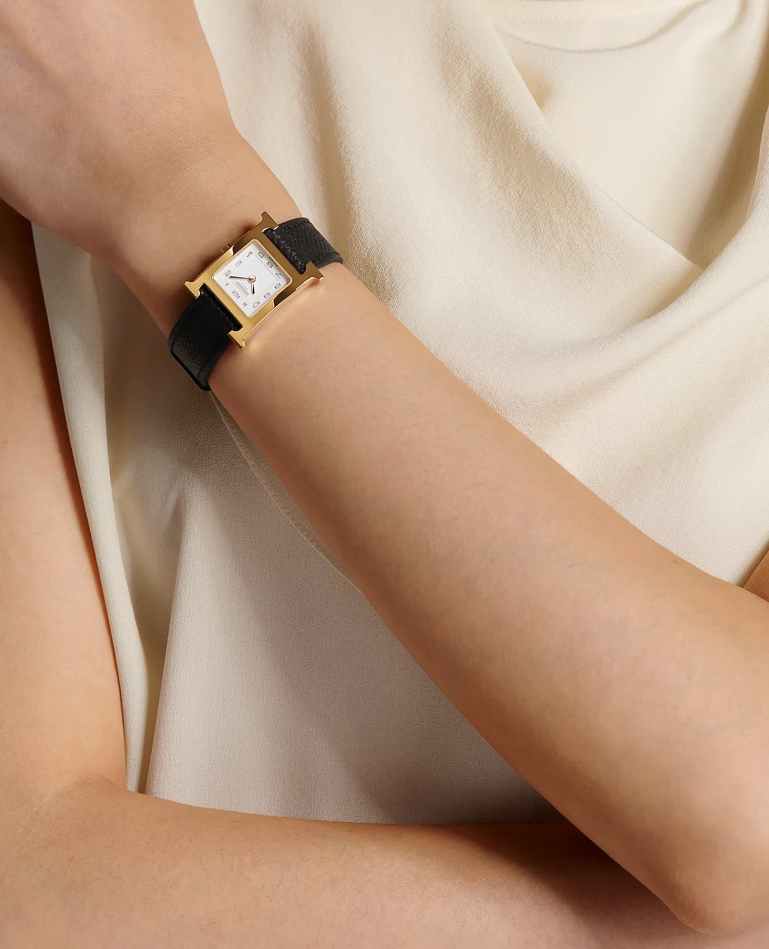 HMS Heure H watch, Small model, 25 mm, Yellow gold, Black