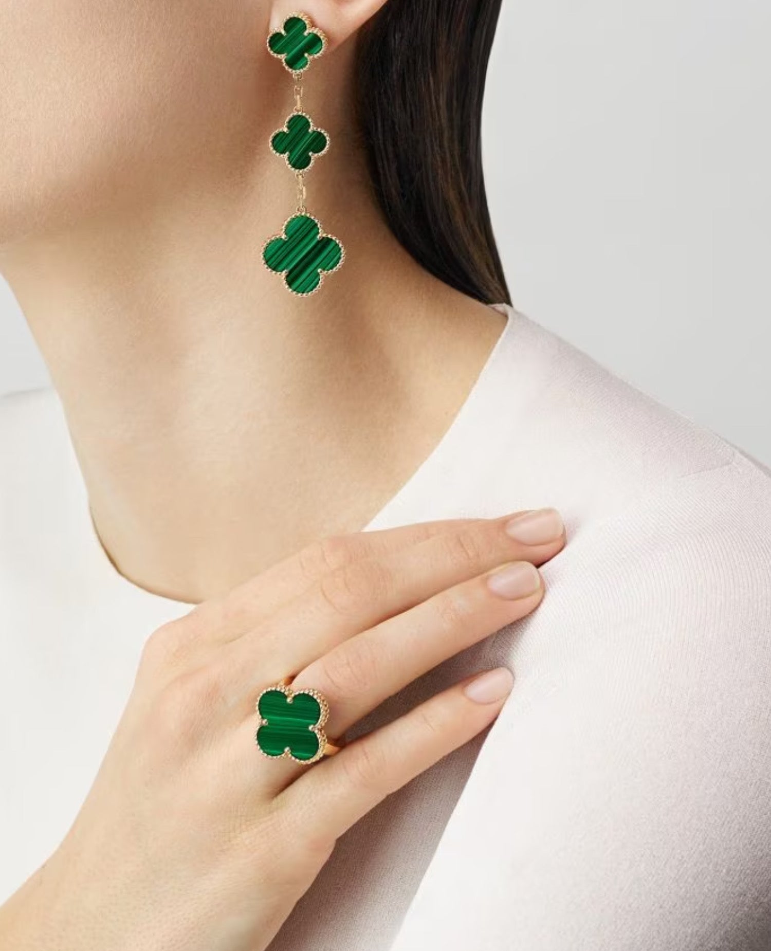 VCF Magic Alhambra earrings, 3 motifs, yellow gold, Malachite