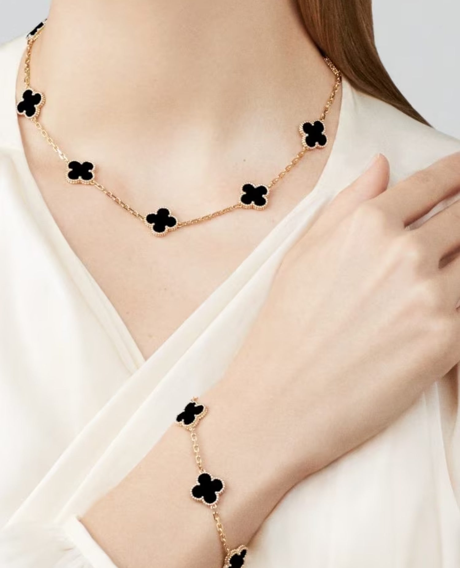 VCF Vintage Alhambra necklace, 10 motifs, yellow gold, Onyx