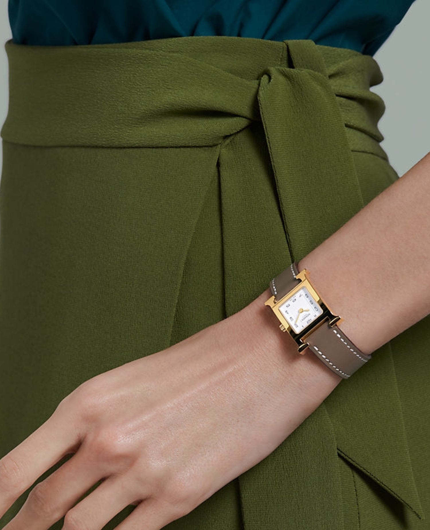 HMS Heure H watch, Small model, 25 mm, Yellow gold-plated steel, Etoupe Swift