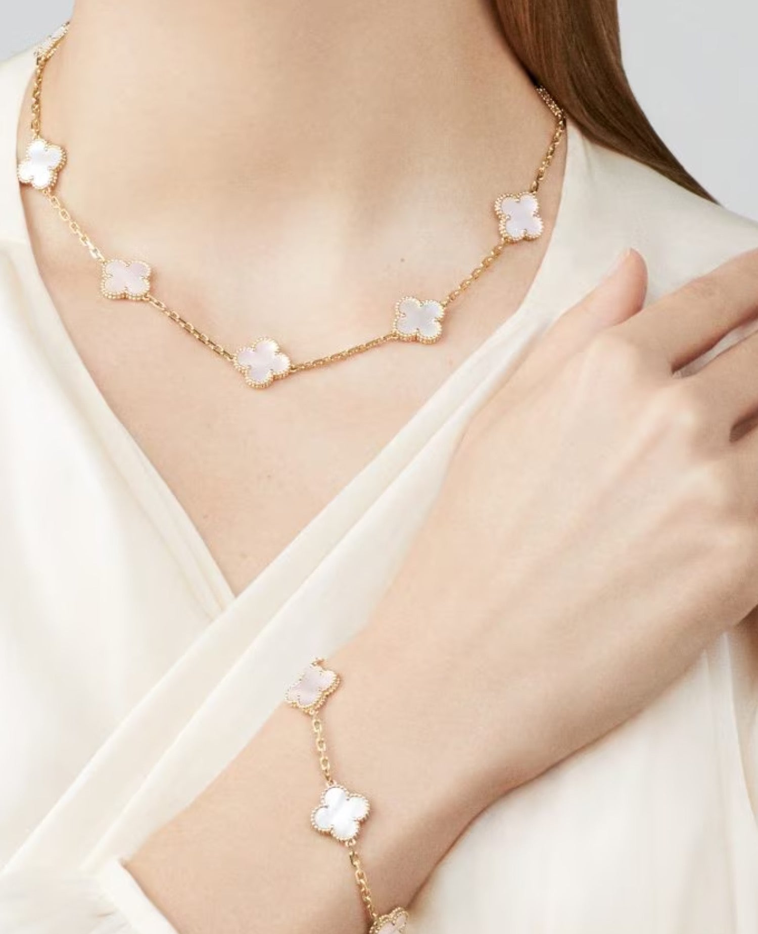 VCF Vintage Alhambra necklace, 10 motifs, yellow gold, Mother-of-pearl