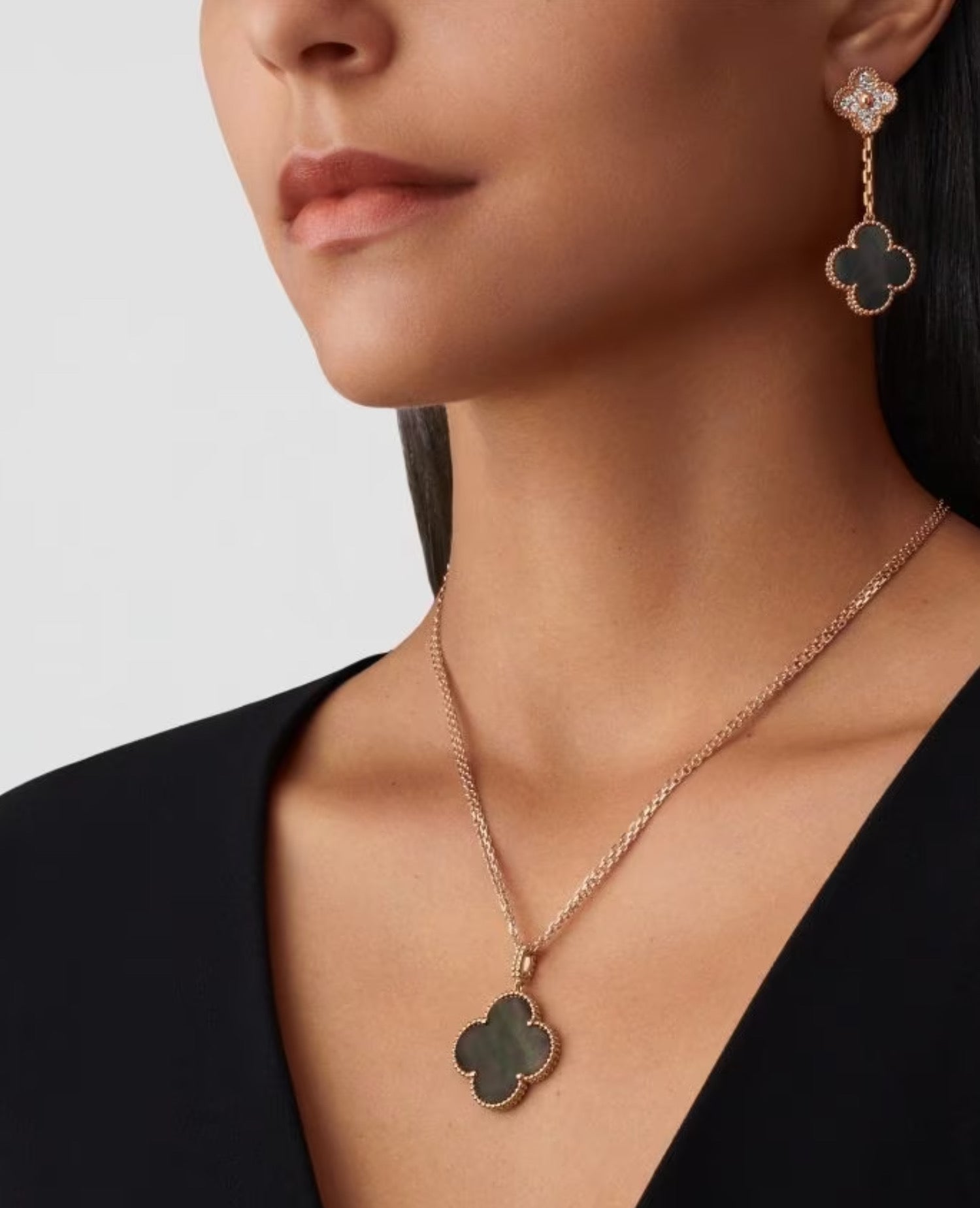 VCF Magic Alhambra long necklace, 1 motif, rose gold, Mother-of-pearl