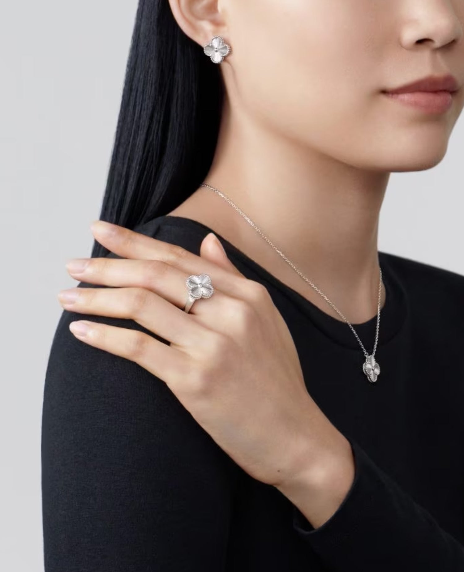 VCF Vintage Alhambra pendant, white gold