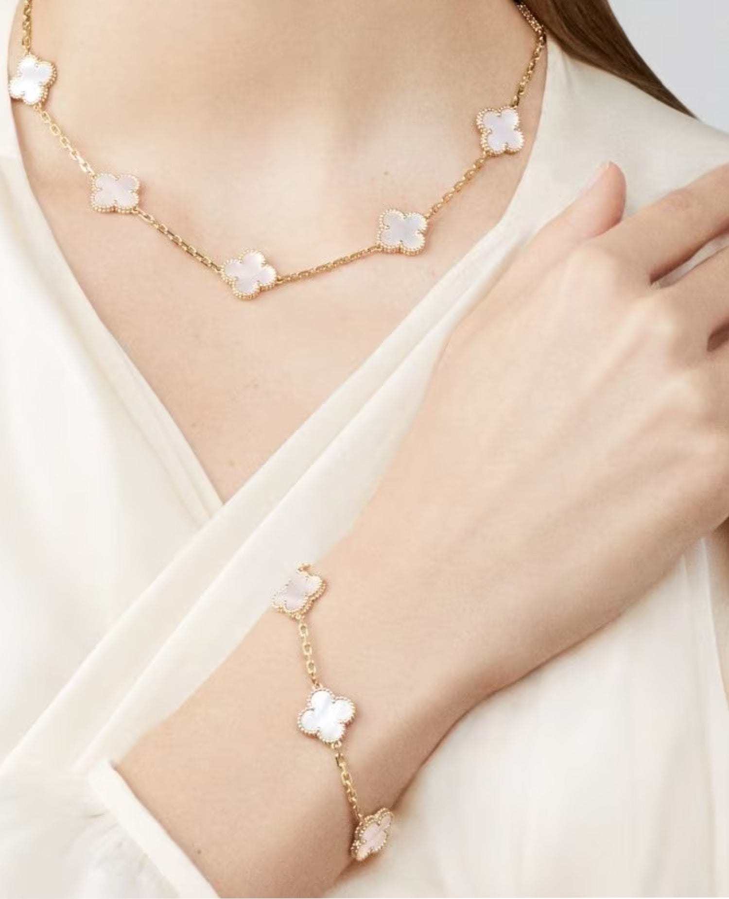 VCF Vintage Alhambra bracelet, 5 motifs, yellow gold, Mother-of-pearl