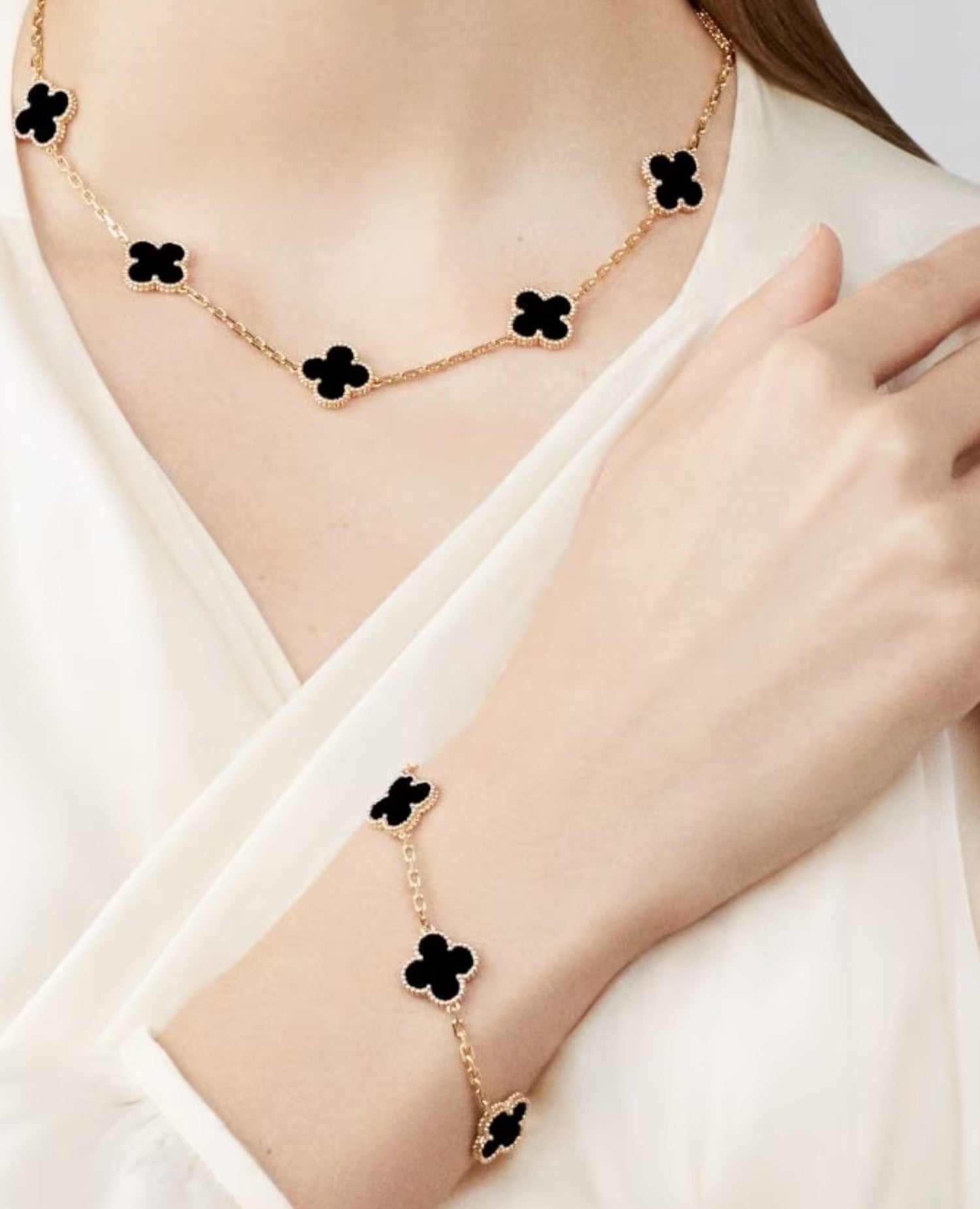 VCF Vintage Alhambra bracelet, 5 motifs, yellow gold, Onyx