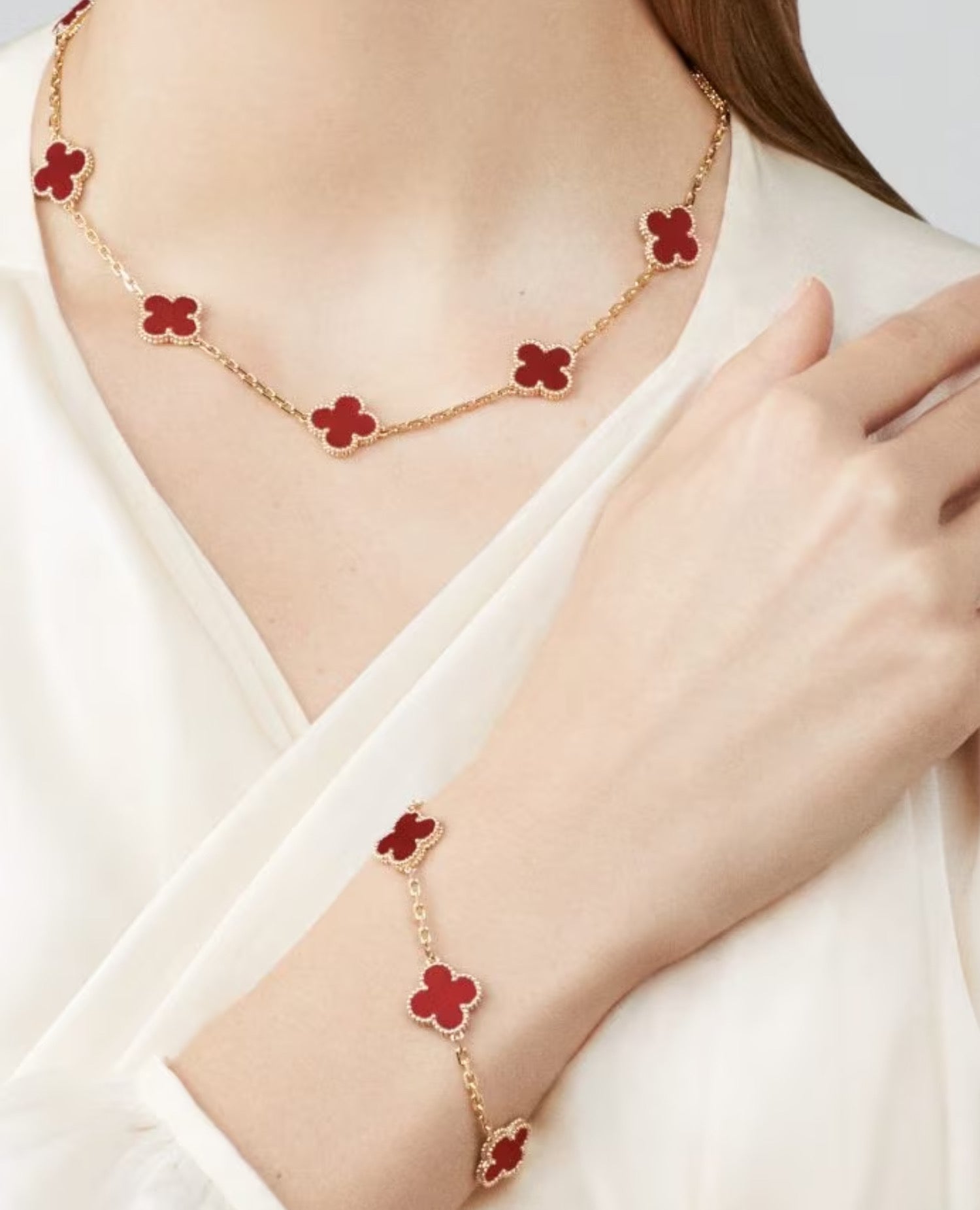 VCF Vintage Alhambra bracelet, 5 motifs, yellow gold, Carnelian