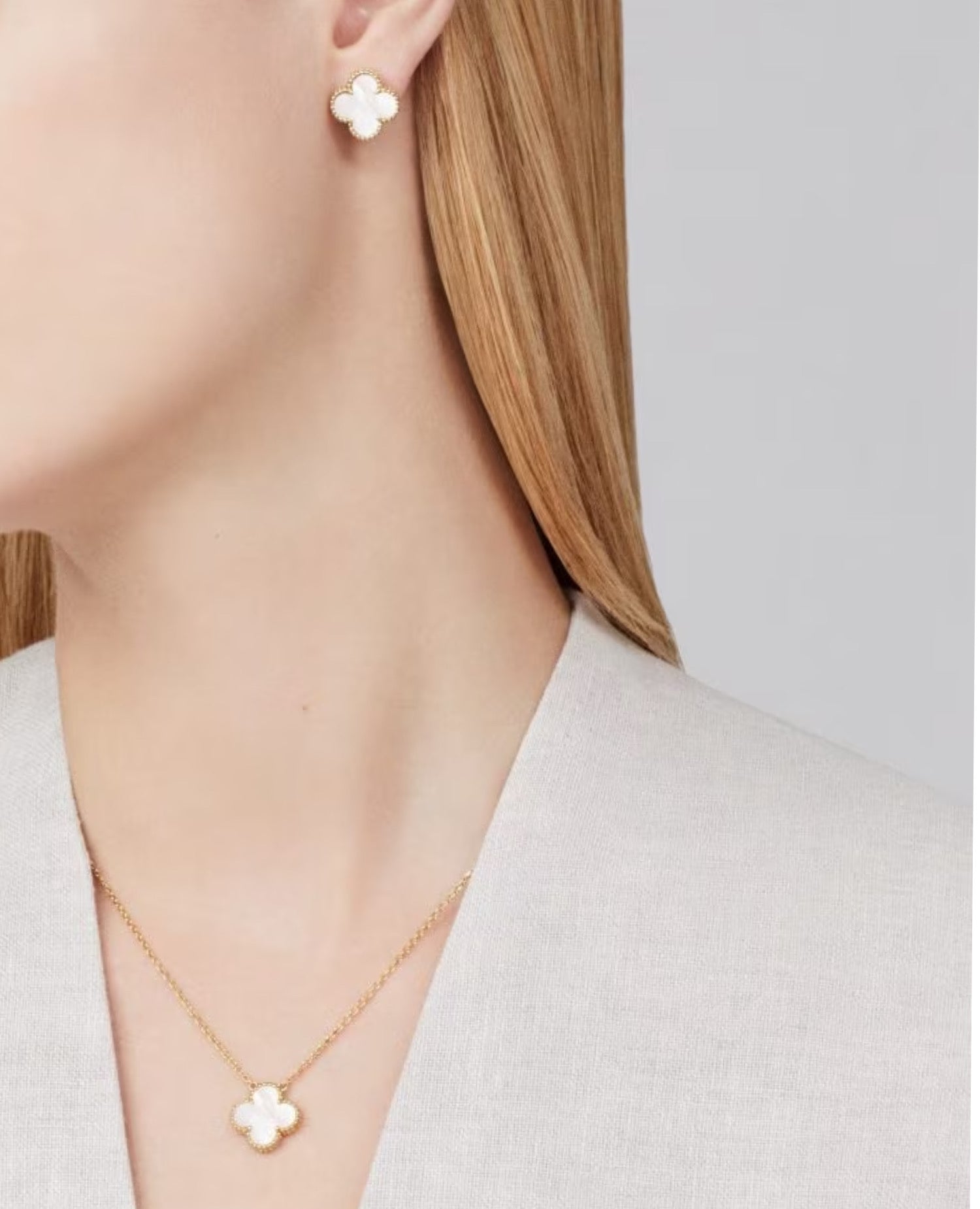 VCF Vintage Alhambra earrings, yellow gold, Mother-of-pearl