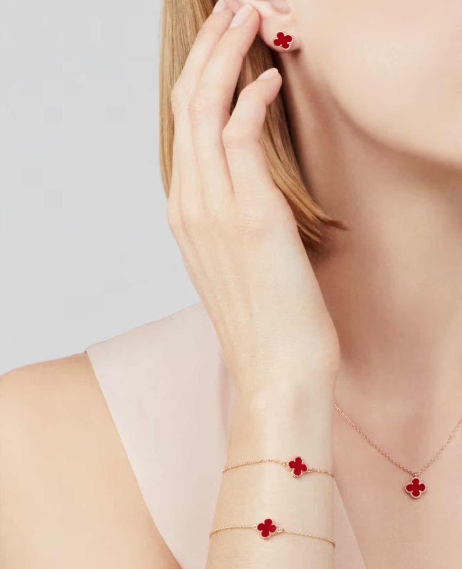 VCF Sweet Alhambra bracelet, rose gold, Carnelian