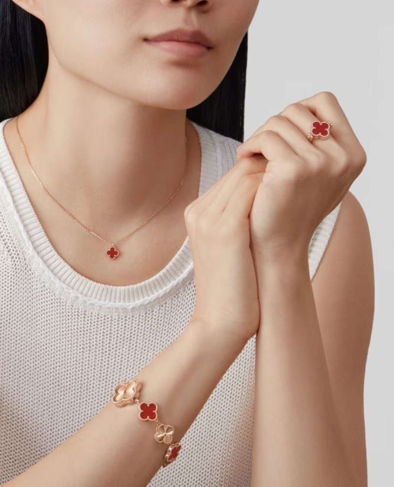 VCF Sweet Alhambra pendant, rose gold, Carnelian